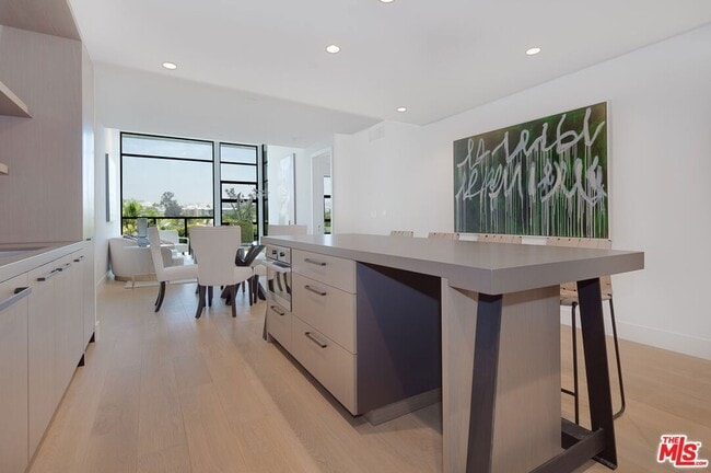 10777 Wilshire Blvd, Unit 703 in Los Angeles, CA - Building Photo - Building Photo