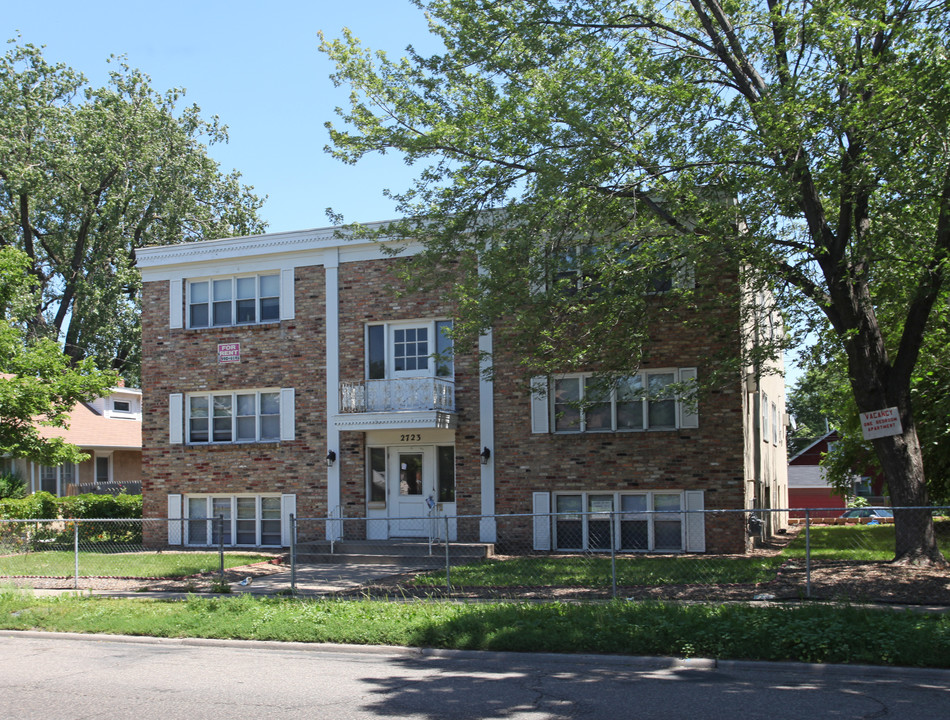 2723 Cedar Ave South in Minneapolis, MN - Building Photo