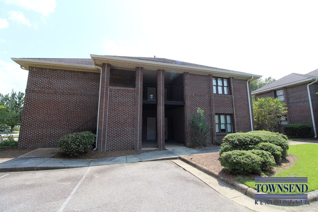 1027 Ancestry Dr in Fayetteville, NC - Building Photo