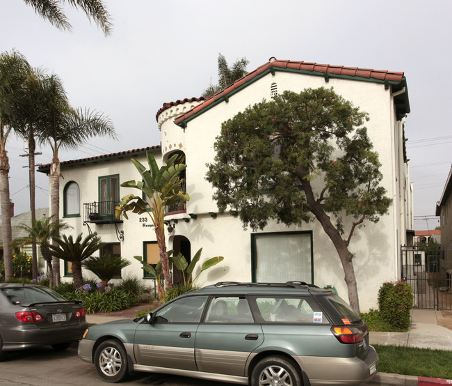 233 Newport Ave in Long Beach, CA - Building Photo - Building Photo