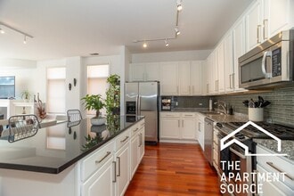 330 N Clinton St in Chicago, IL - Building Photo - Building Photo