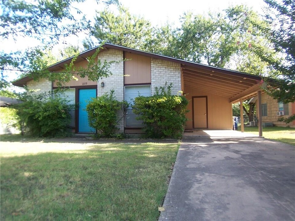 1309 Broadmoor Dr in Austin, TX - Building Photo