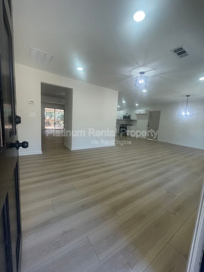 1245 Shore Dr SW in Atlanta, GA - Building Photo - Building Photo