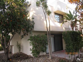 48728 Desert Flower Dr in Palm Desert, CA - Building Photo - Building Photo