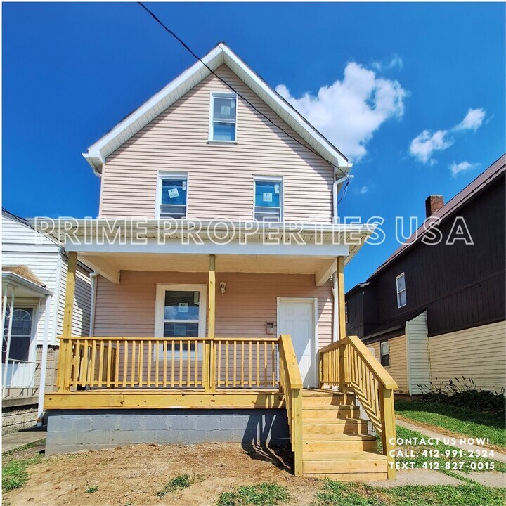 1916 Constitution Blvd, Unit Front in New Kensington, PA - Building Photo
