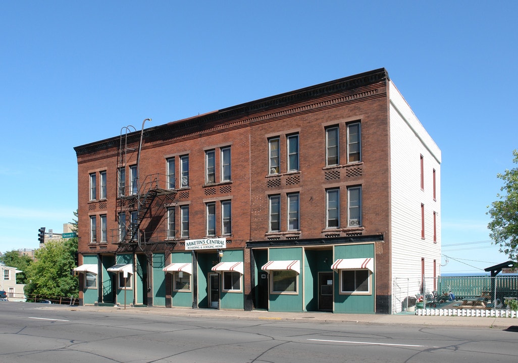 30 E 2nd St in Duluth, MN - Building Photo