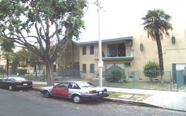 8849 Cedros Ave in Panorama City, CA - Building Photo - Building Photo