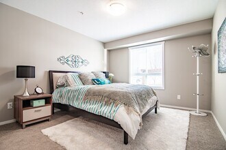Laredo Grande in Red Deer, AB - Building Photo - Building Photo