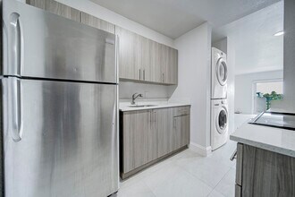 PRESTIGE ESTATES in Miami, FL - Foto de edificio - Building Photo