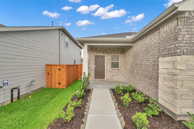 306 Shady Cedar Hl Ln in Willis, TX - Foto de edificio - Building Photo