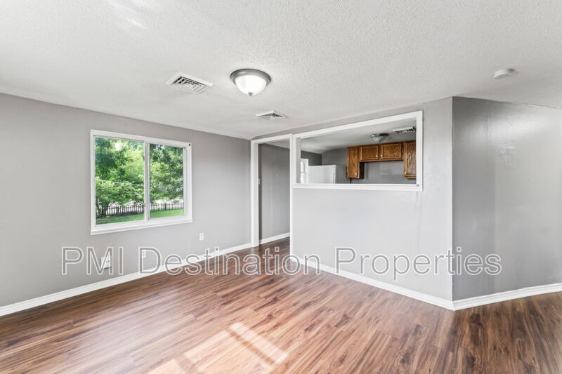 9408 East 23rd St S in Independence, MO - Building Photo