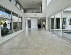 10250 NW 74th Ter in Doral, FL - Foto de edificio - Building Photo