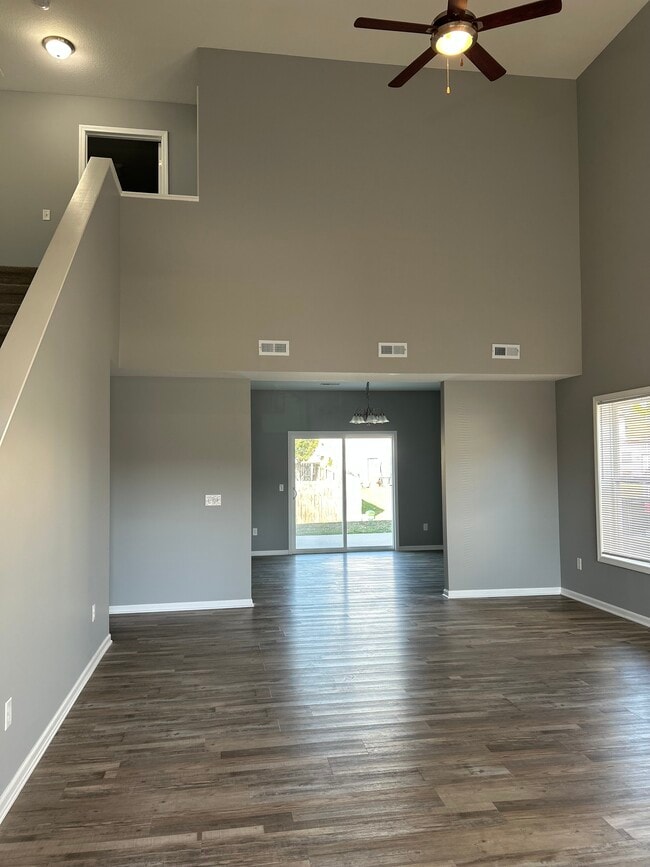 7614 Melody Cir E in Fort Wayne, IN - Foto de edificio - Building Photo