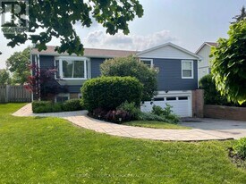 6062 Paddle Rd in Mississauga, ON - Building Photo