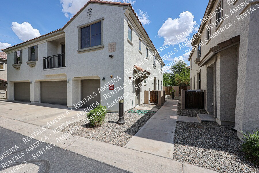 7503 S 30th Run in Phoenix, AZ - Building Photo