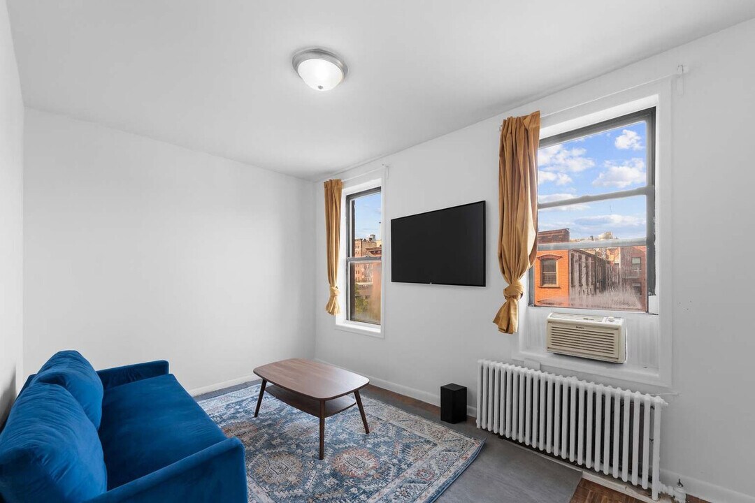 402 E 11th St in New York, NY - Building Photo