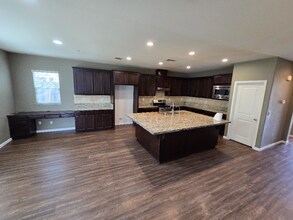 983 Berkshire Ct in Lathrop, CA - Building Photo - Building Photo