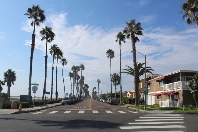 102 Wisconsin Ave in Oceanside, CA - Building Photo - Building Photo