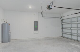 1492 Cumberland Ave in Davenport, FL - Building Photo - Building Photo