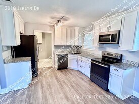2010 Jerlyn Dr in Denham Springs, LA - Building Photo