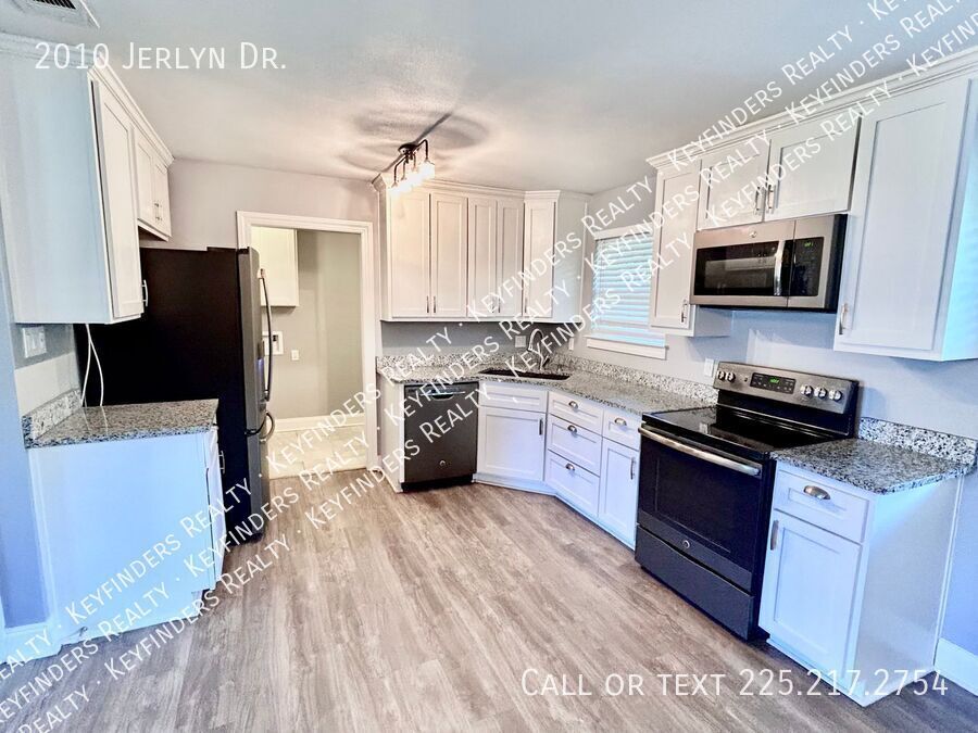 2010 Jerlyn Dr in Denham Springs, LA - Building Photo