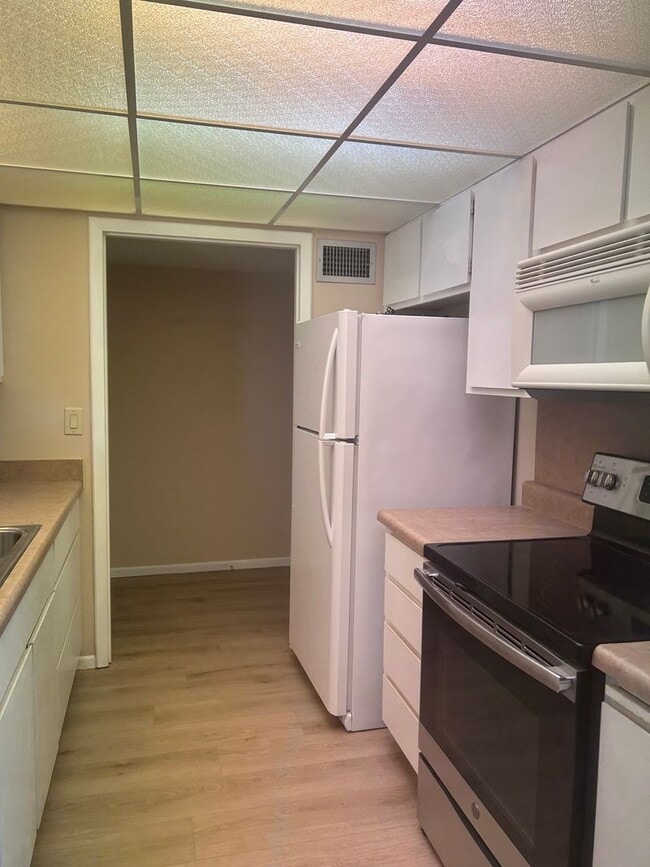 13720 N 98th Ave in Sun City, AZ - Building Photo - Building Photo