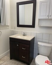 238 S Kenmore Ave in Los Angeles, CA - Building Photo - Building Photo