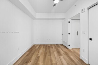 650 SW 1st St in Miami, FL - Building Photo - Building Photo