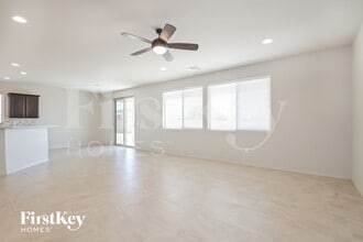 9662 S Via Bandera in Vail, AZ - Foto de edificio - Building Photo