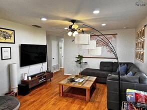 2119 Selma Dr in Wichita Falls, TX - Foto de edificio - Building Photo