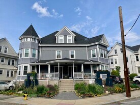 342 Crescent St, Unit 342-1 in Waltham, MA - Building Photo