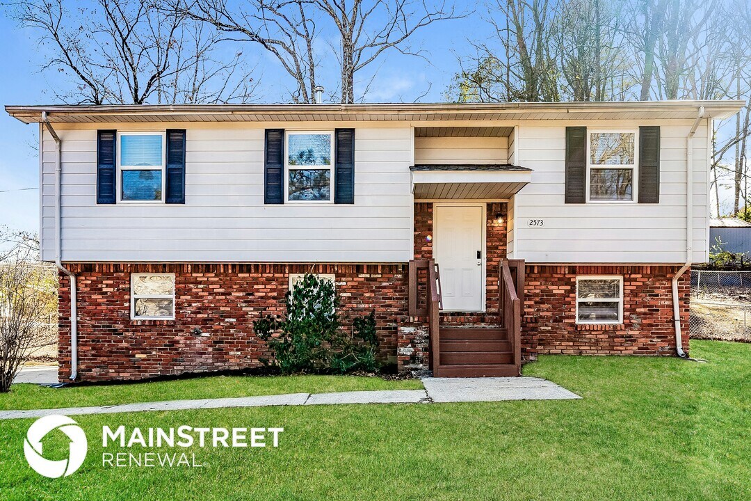 2573 Gaylon St in Birmingham, AL - Building Photo