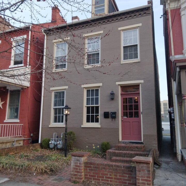 135 E Lemon St in Lancaster, PA - Foto de edificio