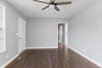 1113 Bell Grimes Ln in Nashville, TN - Foto de edificio - Building Photo