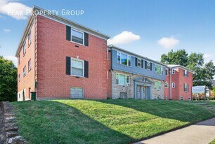 6404 Montgomery Rd in Cincinnati, OH - Building Photo