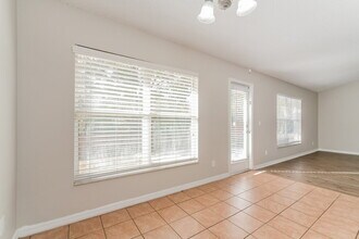 214 Pleasant Hill Dr in Clermont, FL - Foto de edificio - Building Photo