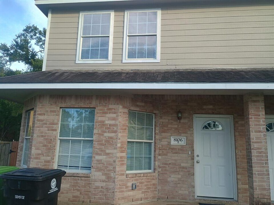 8106 Rhobell St in Houston, TX - Foto de edificio