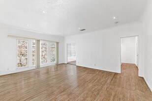 1503 S Shenandoah St, Unit 204 in Los Angeles, CA - Building Photo