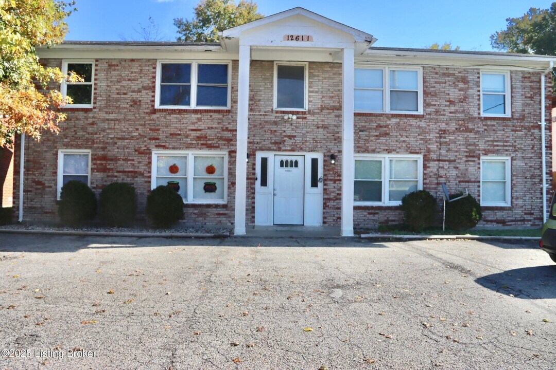 12611 E Orell Rd in Louisville, KY - Building Photo