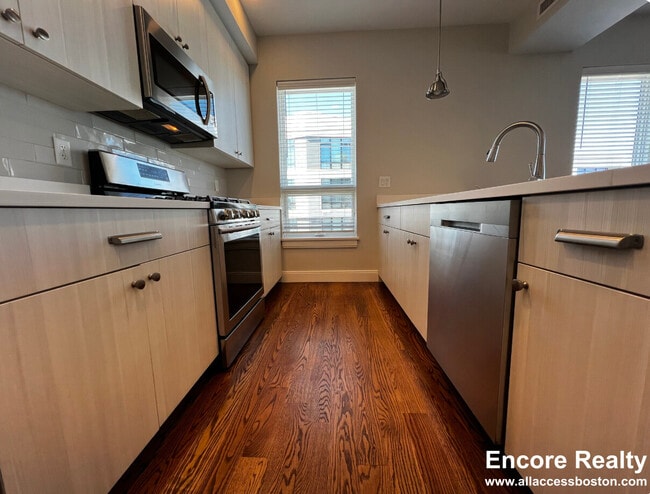 2 Everett Sq, Unit #1 - 502