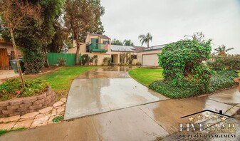 2246 Hasti Acres Dr in Bakersfield, CA - Building Photo