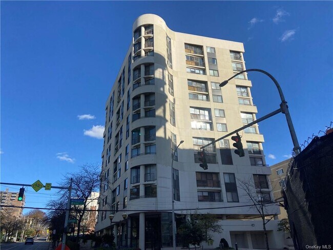 10 Cottage Pl-Unit -2F in White Plains, NY - Building Photo - Building Photo