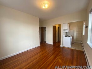 64 Brighton Ave, Unit 209 in Boston, MA - Foto de edificio - Building Photo