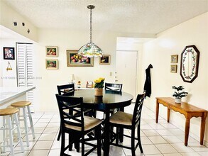 10245 NW 9th St Cir, Unit 104-9 in Miami, FL - Building Photo - Building Photo