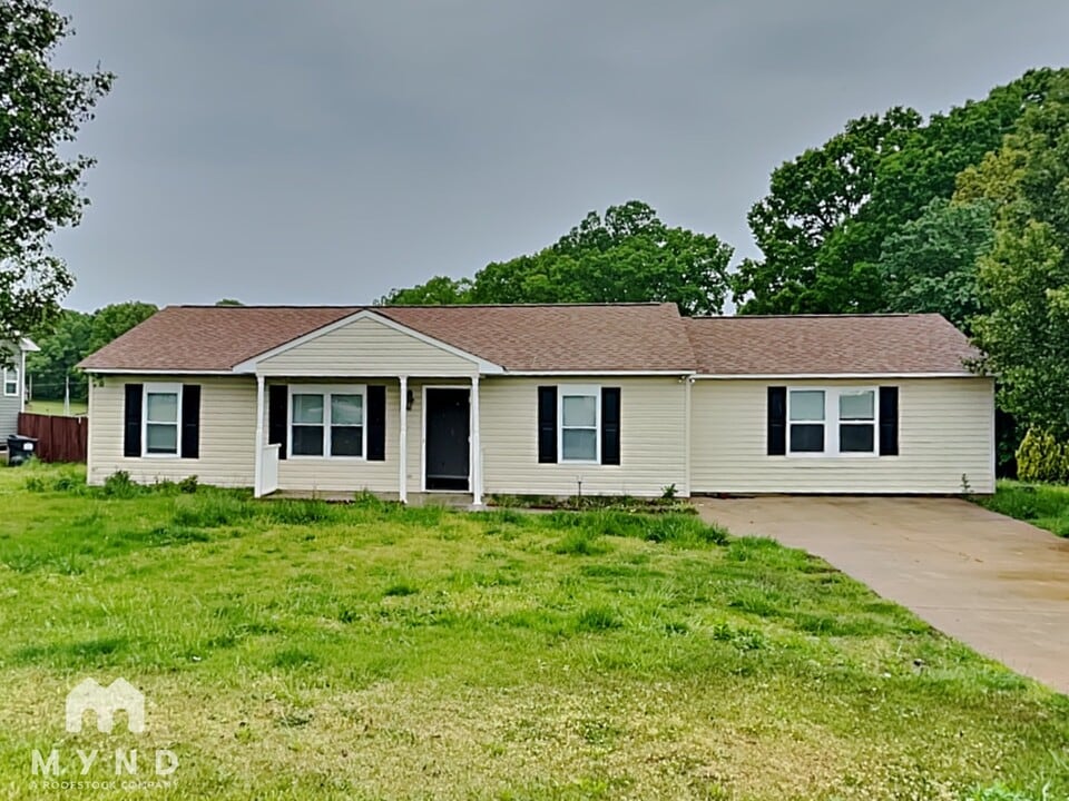 150 Single Oak Dr in Troutman, NC - Building Photo