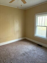 2025 W 4th St in Waterloo, IA - Building Photo - Building Photo