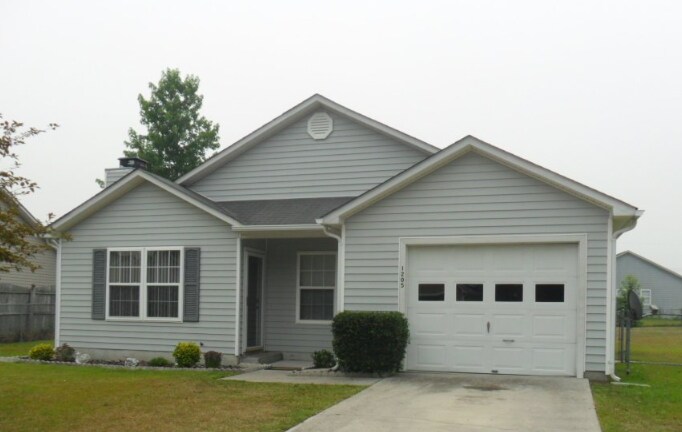 1205 Gerald Dr in Jacksonville, NC - Building Photo