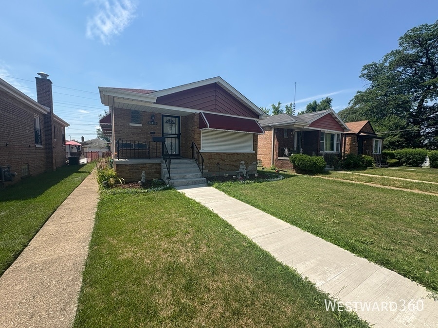 13820 S Tracy Ave in Riverdale, IL - Building Photo