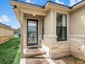 319 Parallel Cir in Marble Falls, TX - Building Photo - Building Photo