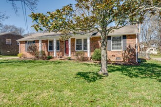5413 Country Dr in Nashville, TN - Building Photo - Building Photo